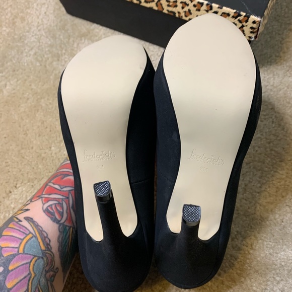 Brand New In Box Gold Toe Stilettos Size 9 - Picture 3 of 7